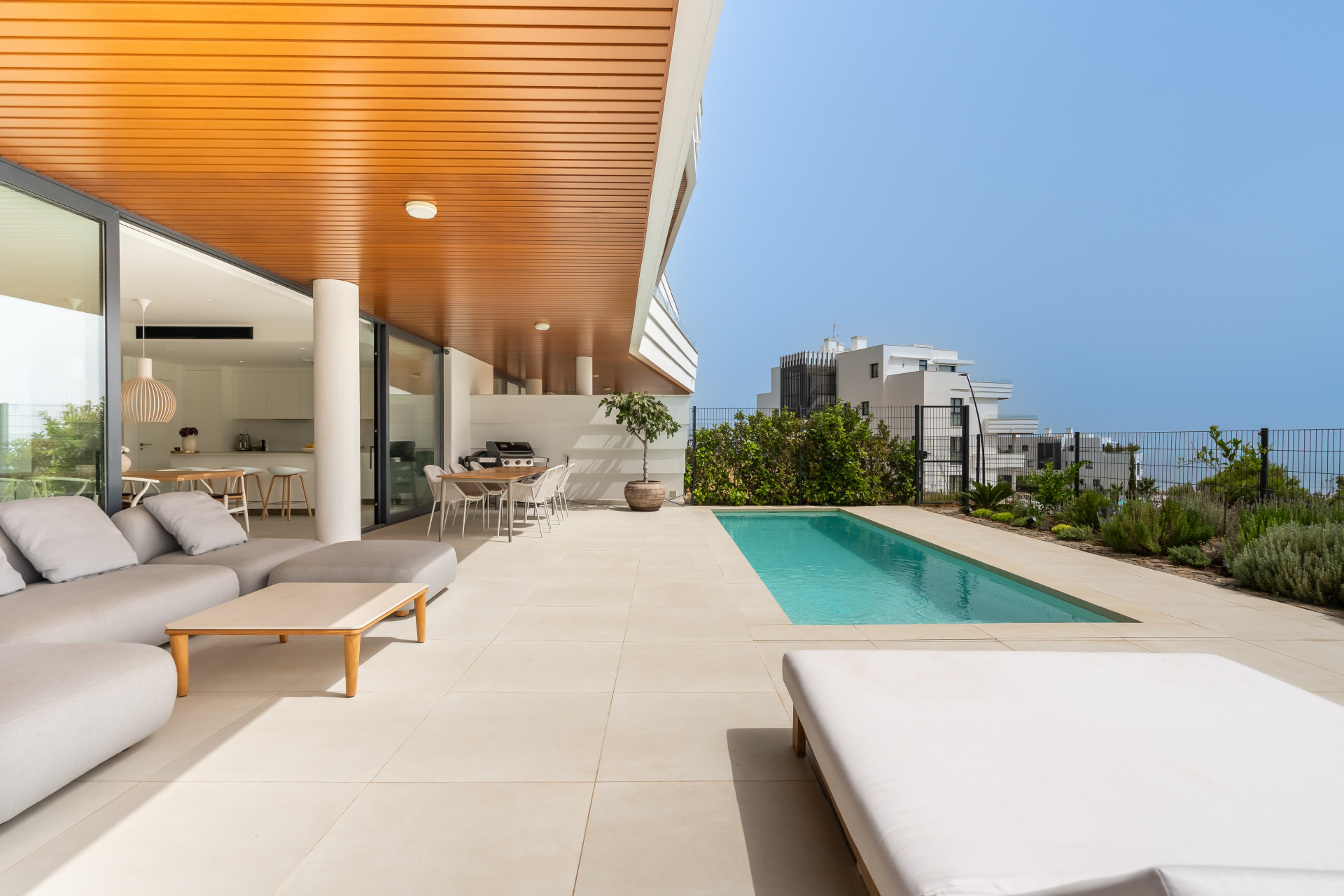 Modernes 3-Schlafzimmer-Apartment im Erdgeschoss mit privatem Pool in Higuerón West