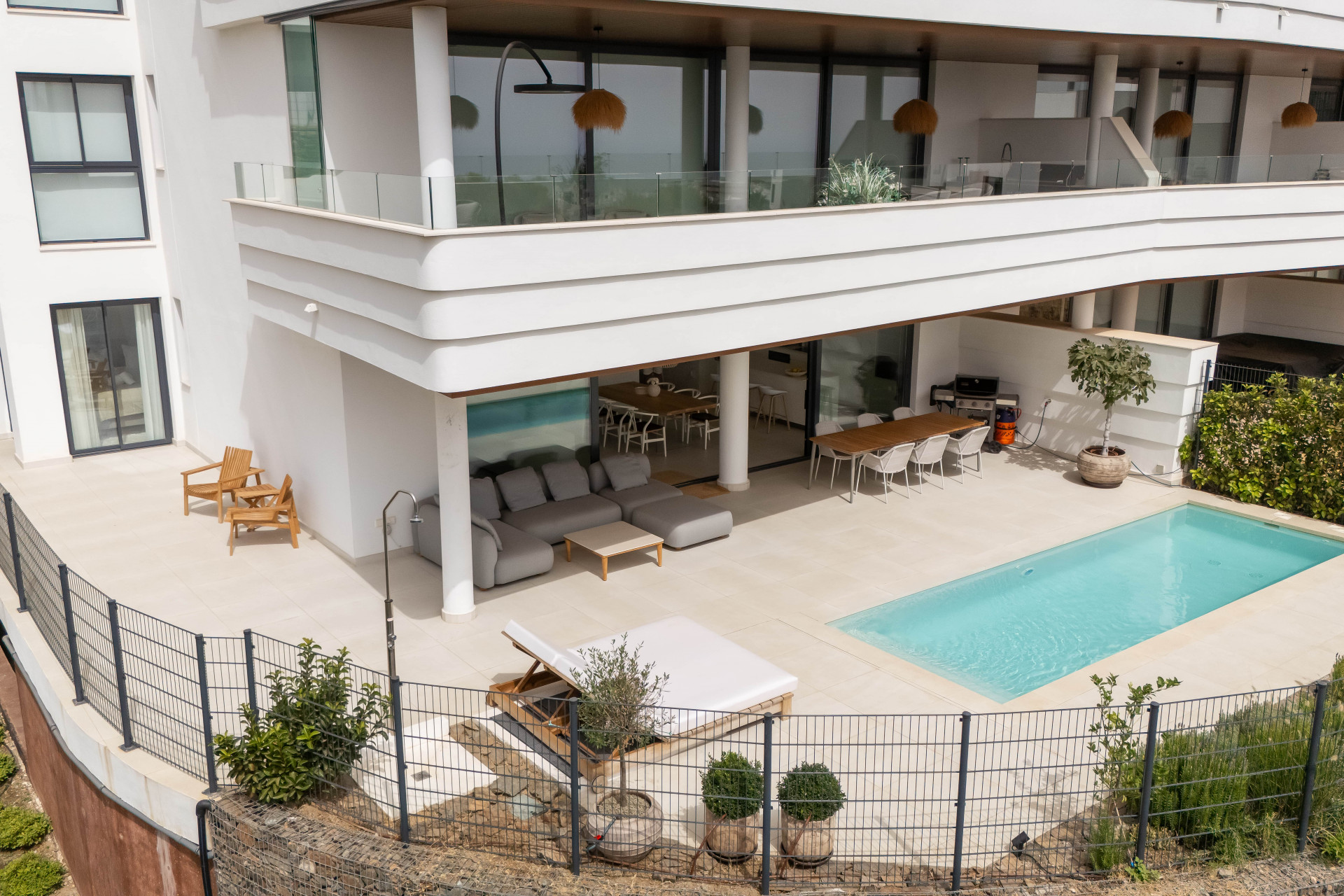 Modernes 3-Schlafzimmer-Apartment im Erdgeschoss mit privatem Pool in Higuerón West