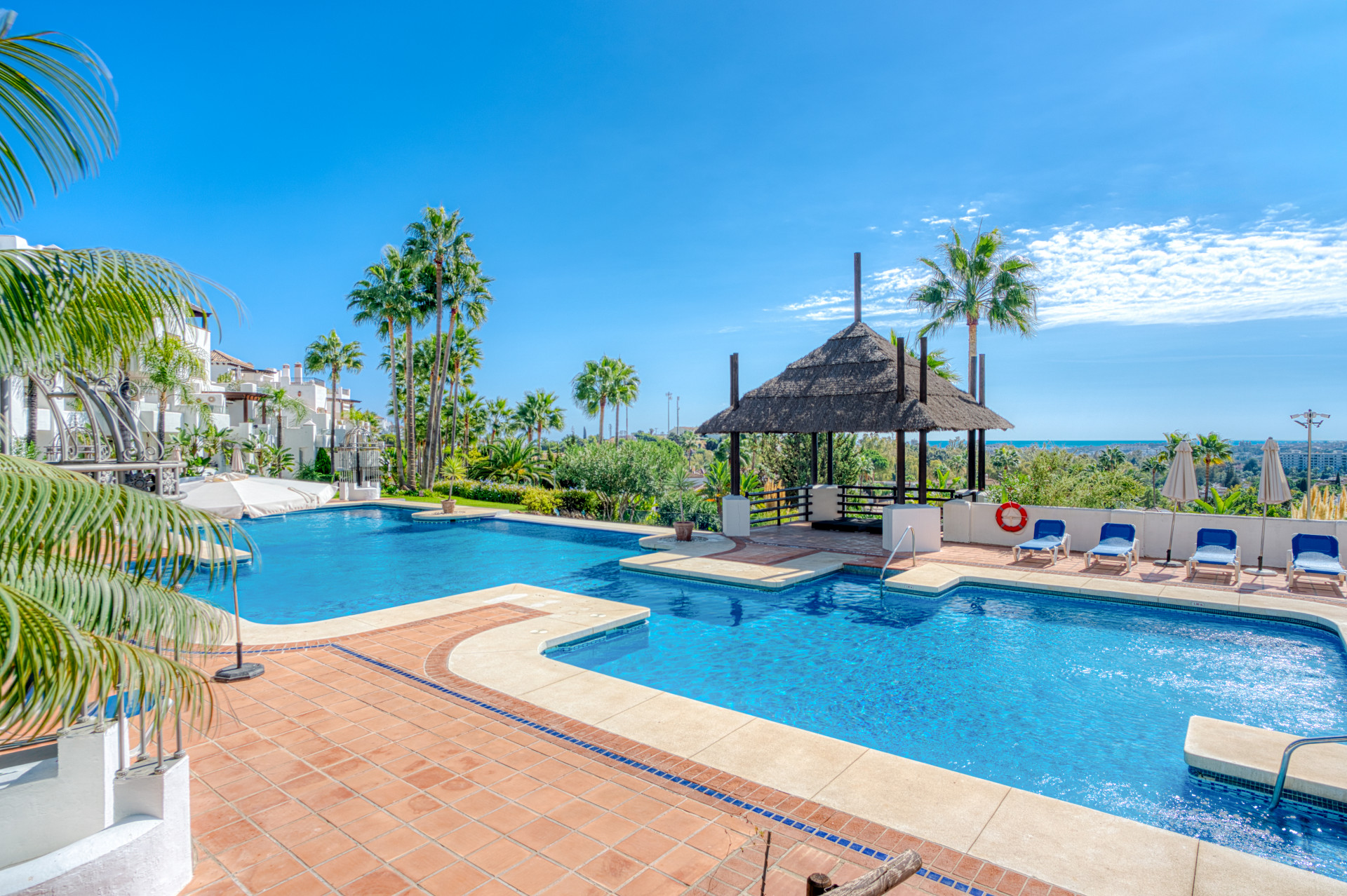 Wunderschöne Südlage-Wohnung mit zwei Schlafzimmern in der begehrten Wohnanlage Las Tortugas, Nueva Andalucía