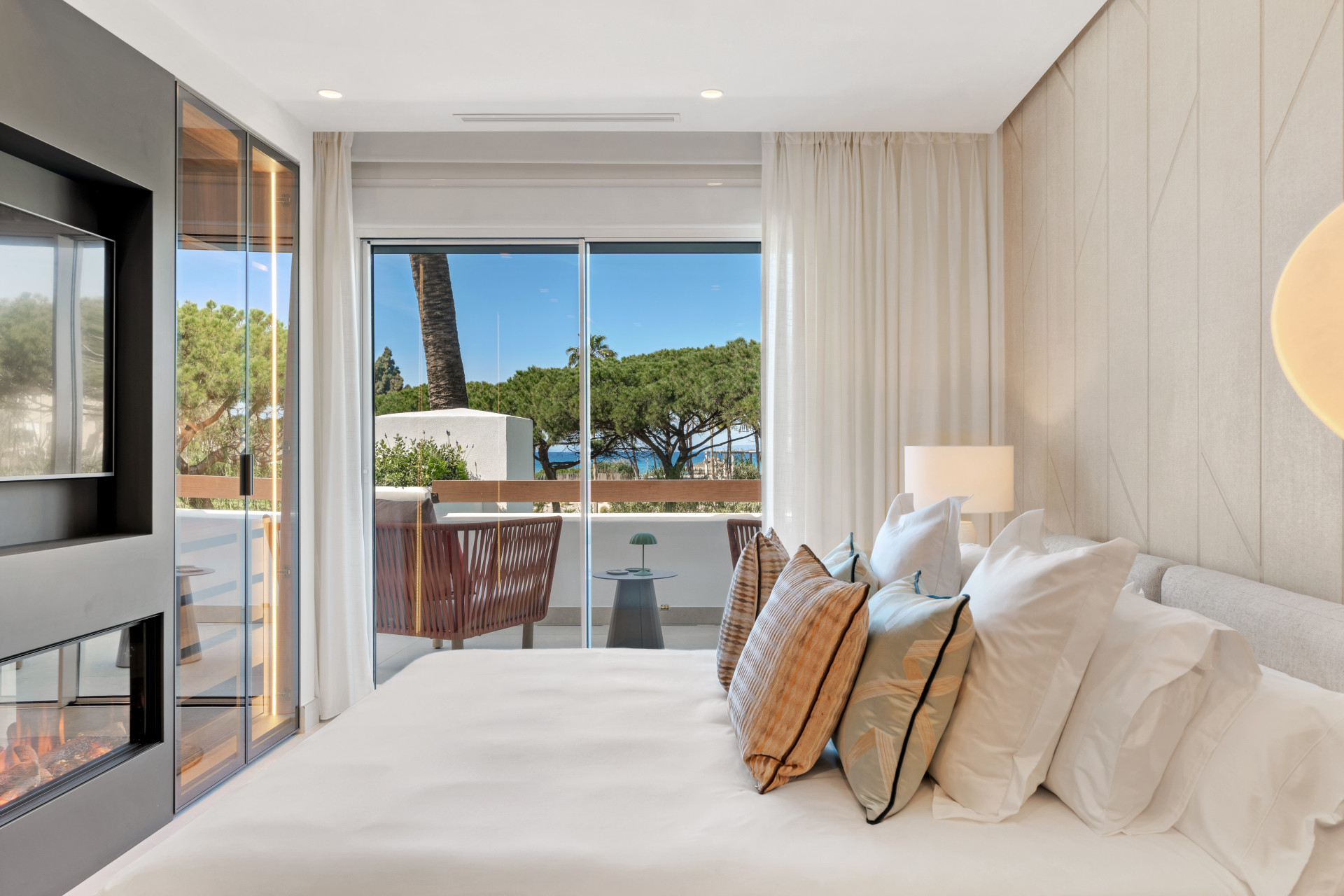 Spektakuläres, vollständig renoviertes Luxus-Strandapartment mit traumhaften Panoramablicken