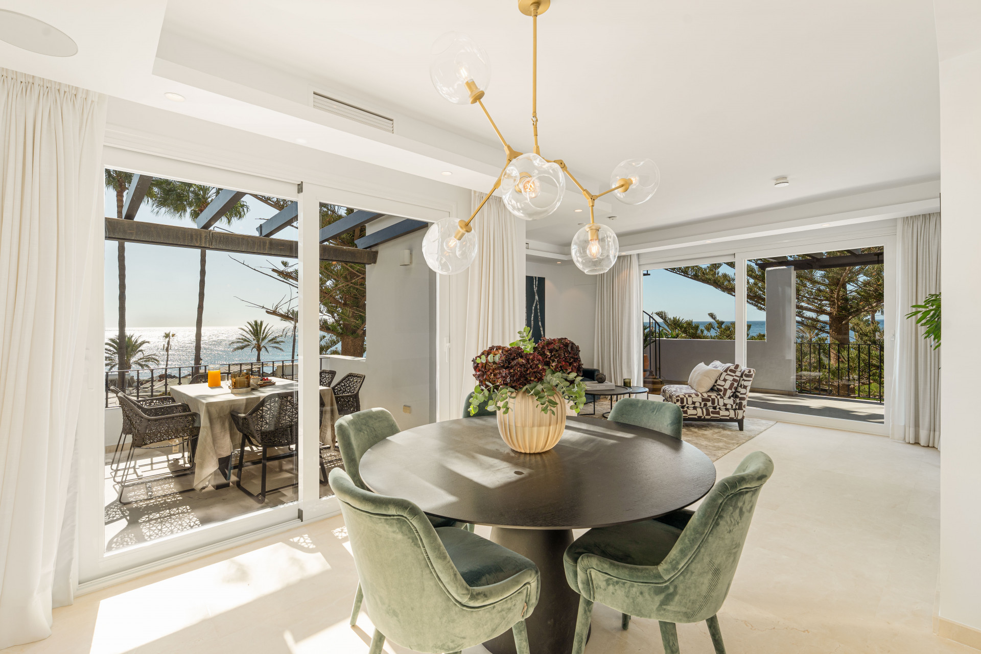 Elegantes Penthouse an der Küste – Stilvolles Wohnen mit Panoramablick