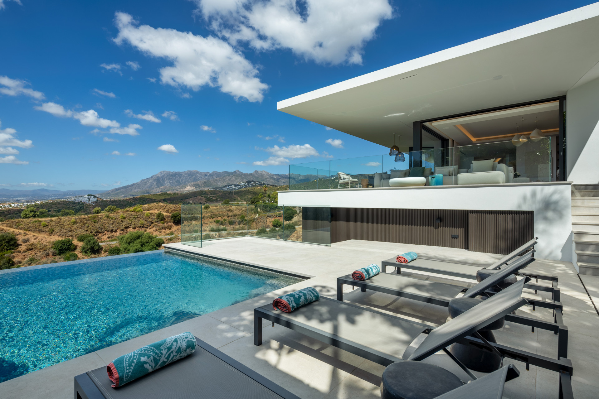 VILLA COLINA - BRAND NEW CONTEMPORARY VILLA MIT PANORAMIC SEA VIEWS IN EL ROSARIO