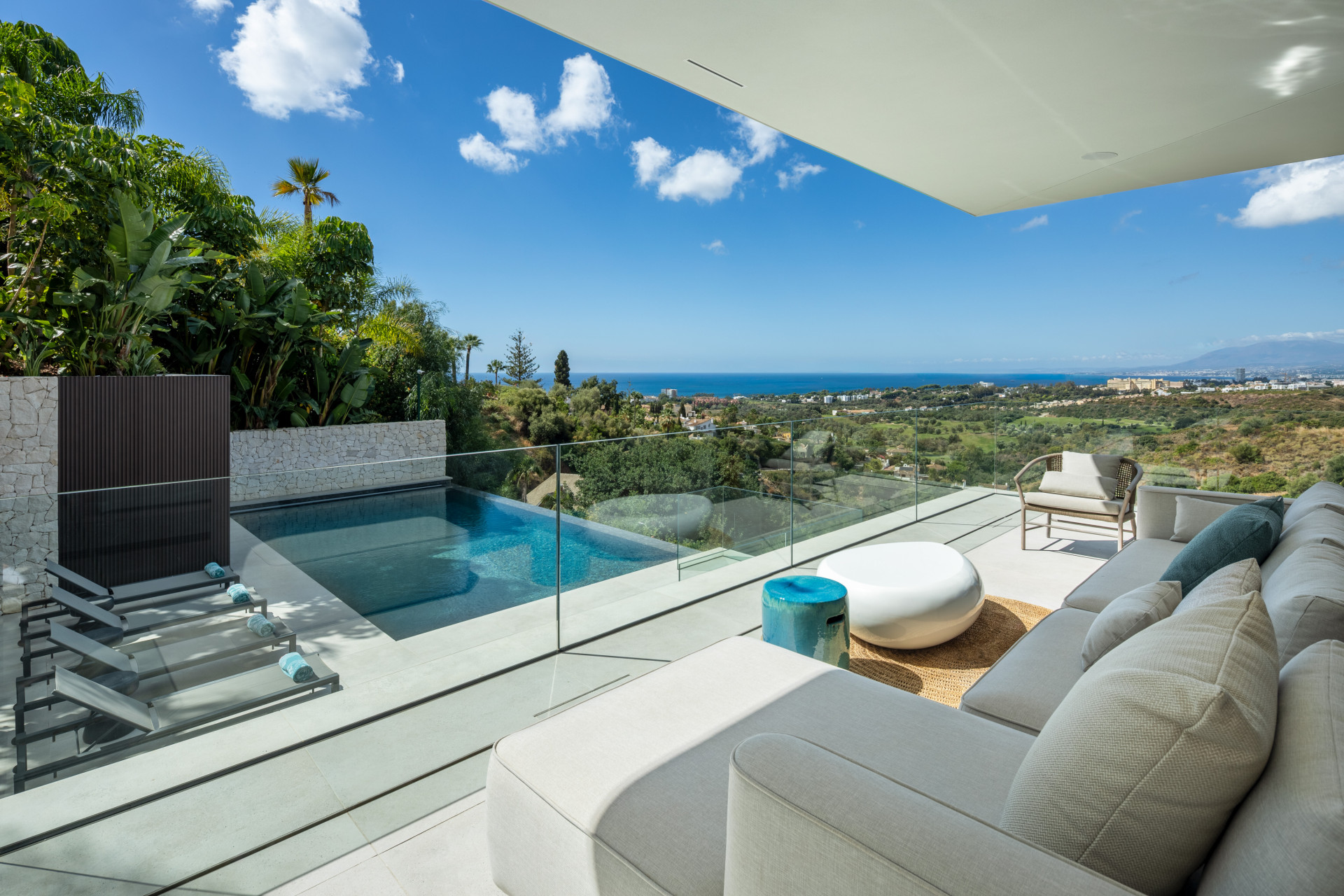 VILLA COLINA - BRAND NEW CONTEMPORARY VILLA MIT PANORAMIC SEA VIEWS IN EL ROSARIO