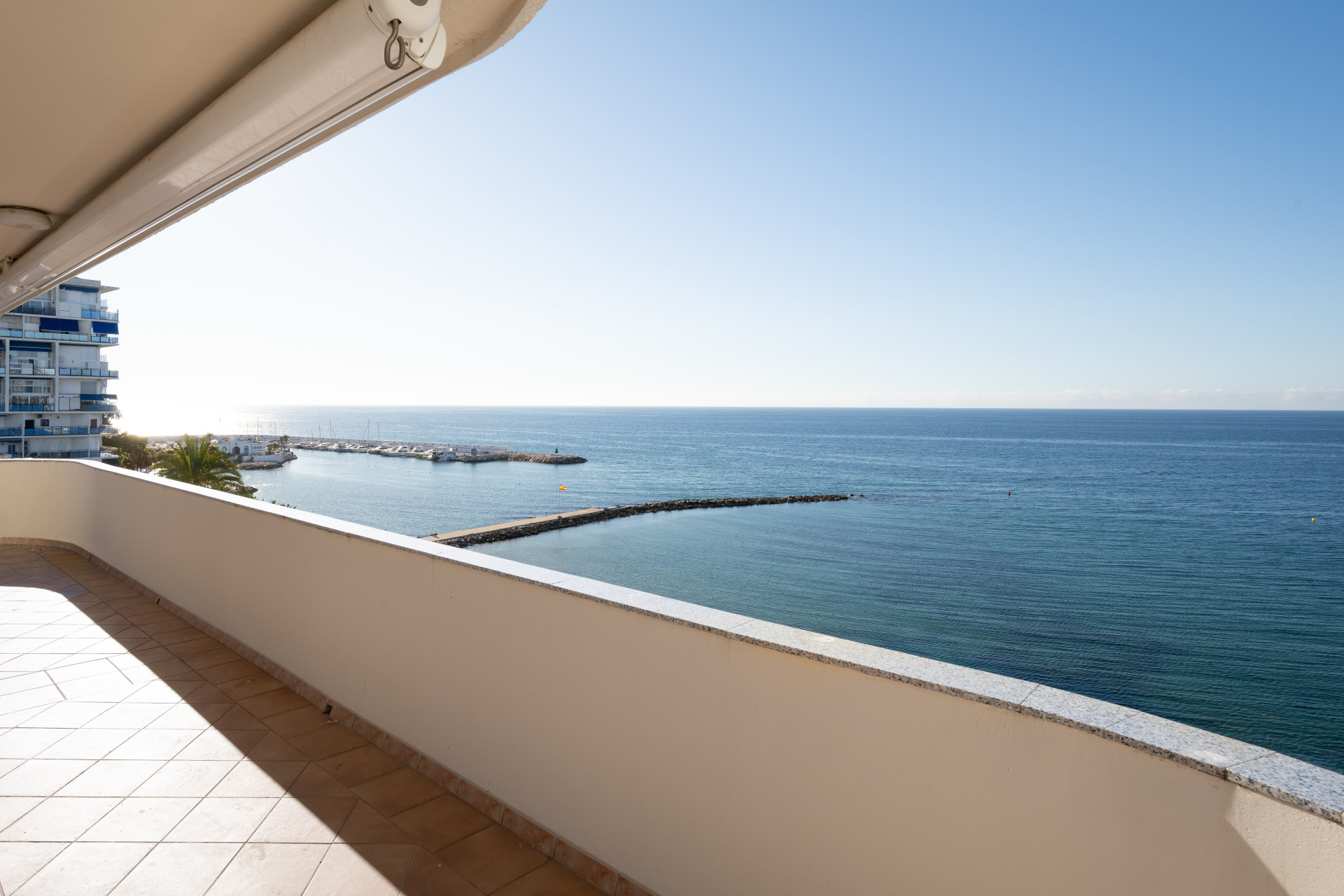 Penthouse in erster Meereslinie mit spektakulärer 360°-Terrasse im Zentrum von Marbella