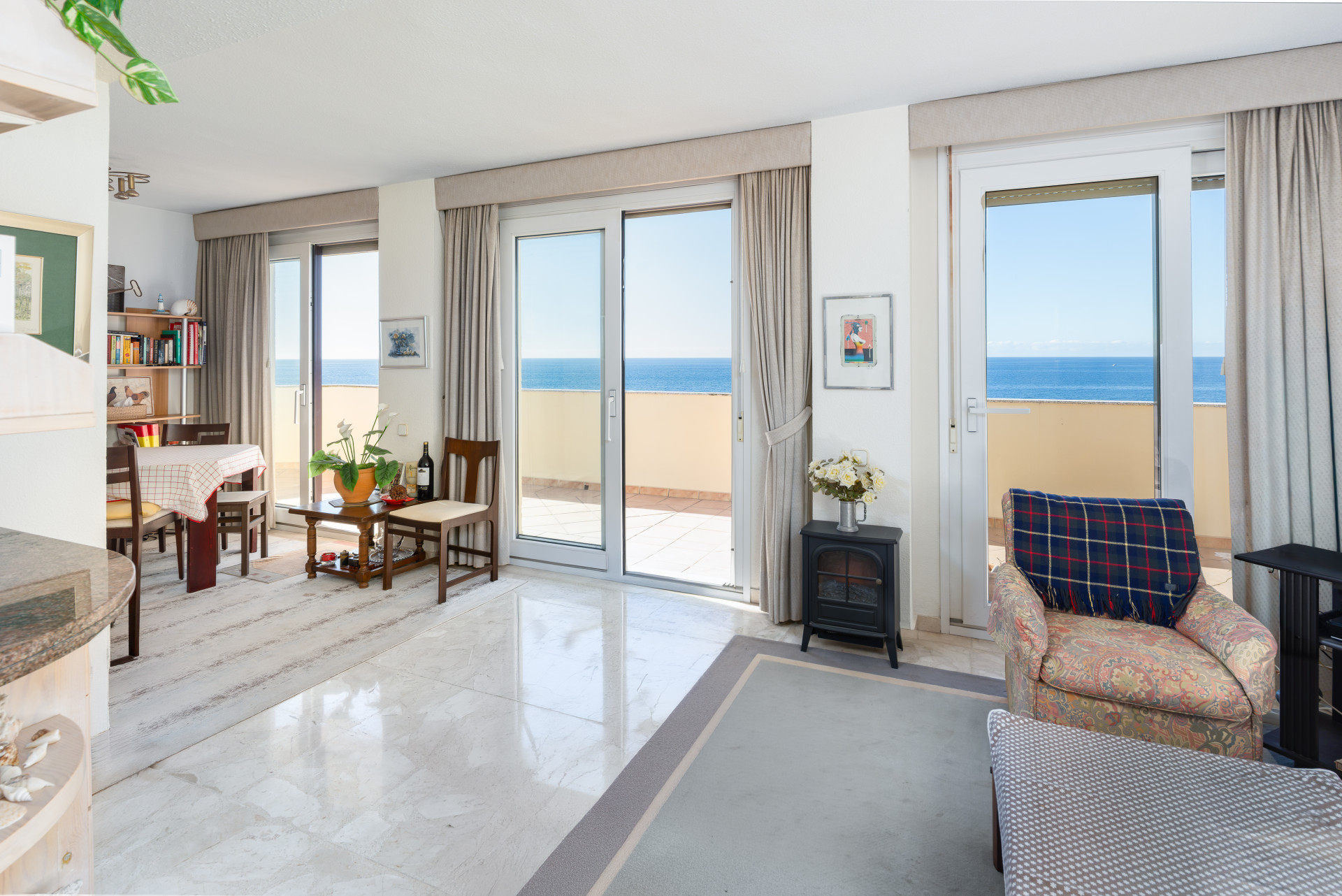 Penthouse in erster Meereslinie mit spektakulärer 360°-Terrasse im Zentrum von Marbella