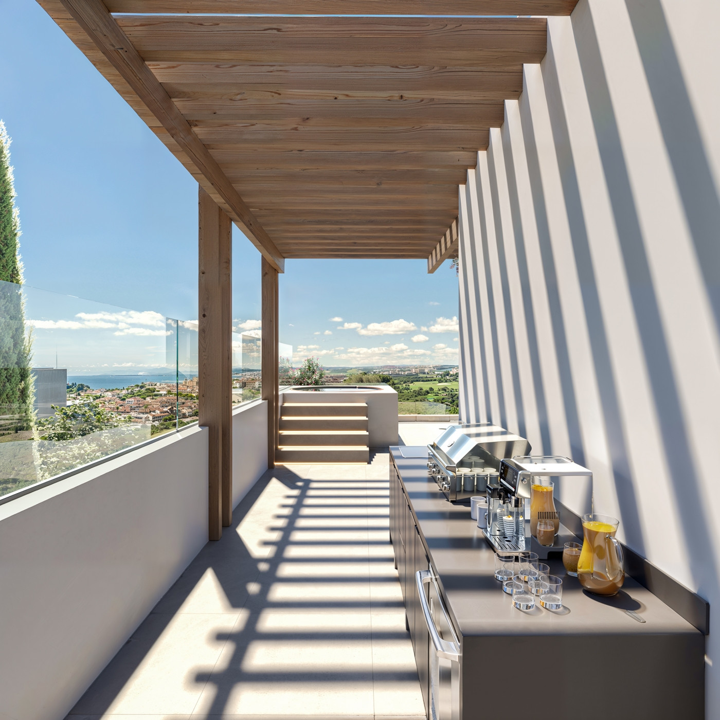 Luxus-Neubau Villa Neben Finca Cortesín mit Meerblick