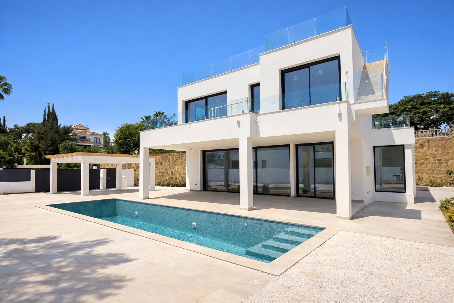 EXKLUSIVE NEUBAUVILLA NEBEN GUADALMINA, NUEVA ATALAYA, ESTEPONA