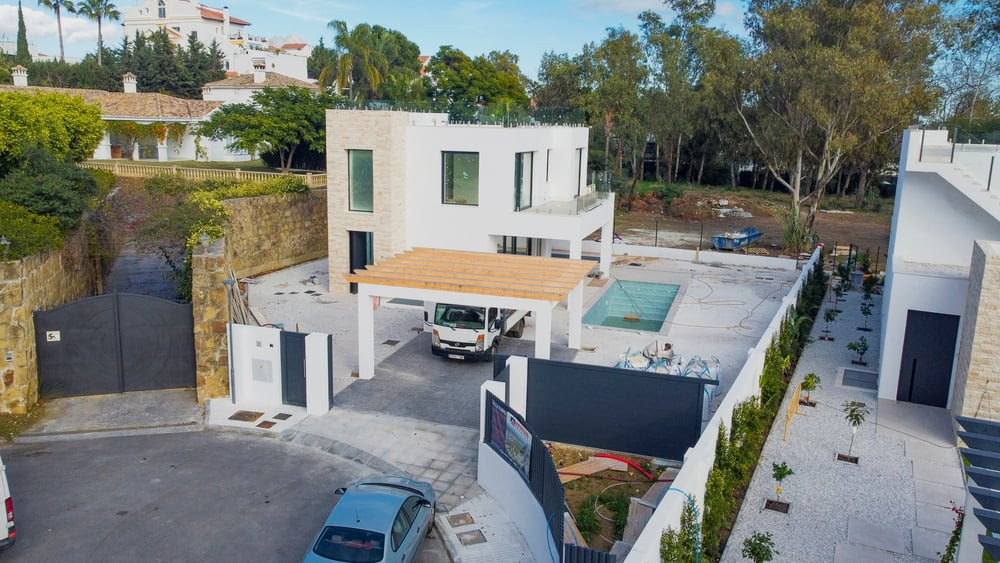 EXKLUSIVE NEUBAUVILLA NEBEN GUADALMINA, NUEVA ATALAYA, ESTEPONA