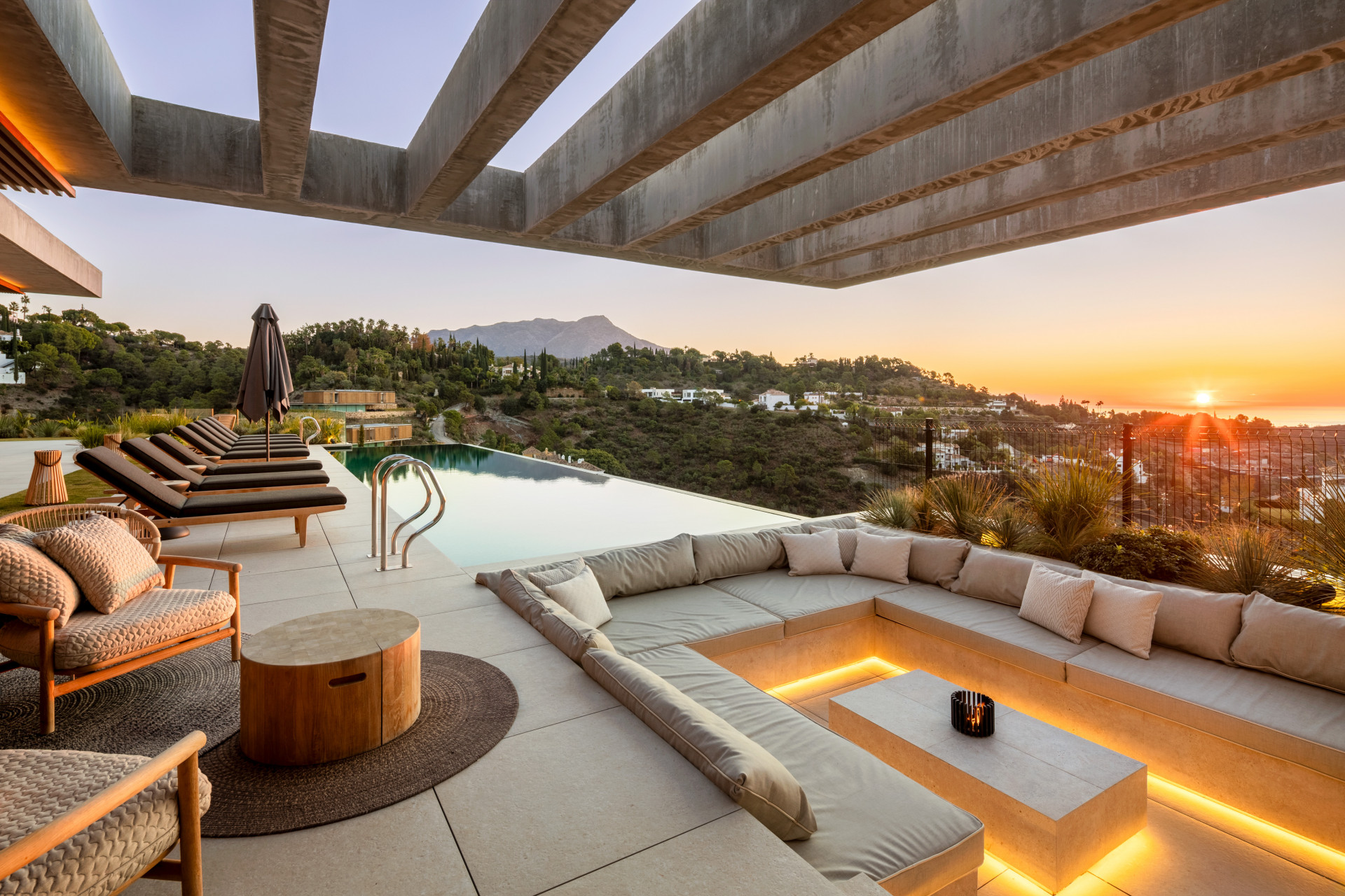 Architektonische Perfektion mit Panoramablick – Exklusives Luxusdomizil in El Madroñal, Benahavís