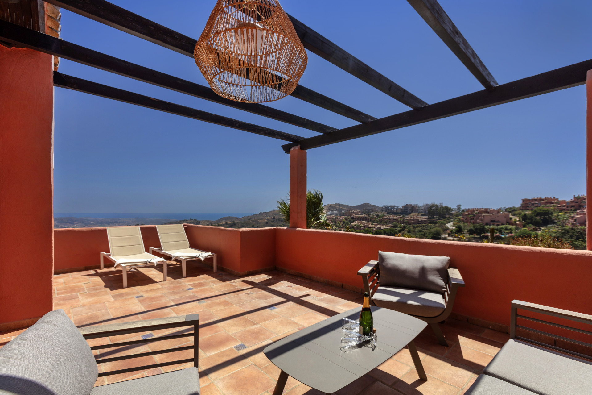 Atemberaubendes Penthouse mit Panoramablick auf Meer und Berge in Marbella Ost