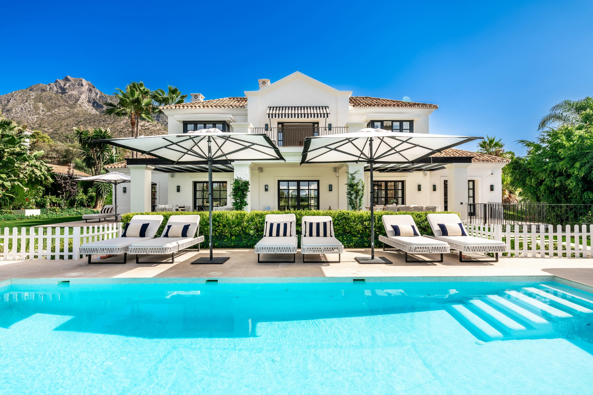 Villa zum Verkauf in Marbella Golden Mile, Costa del Sol