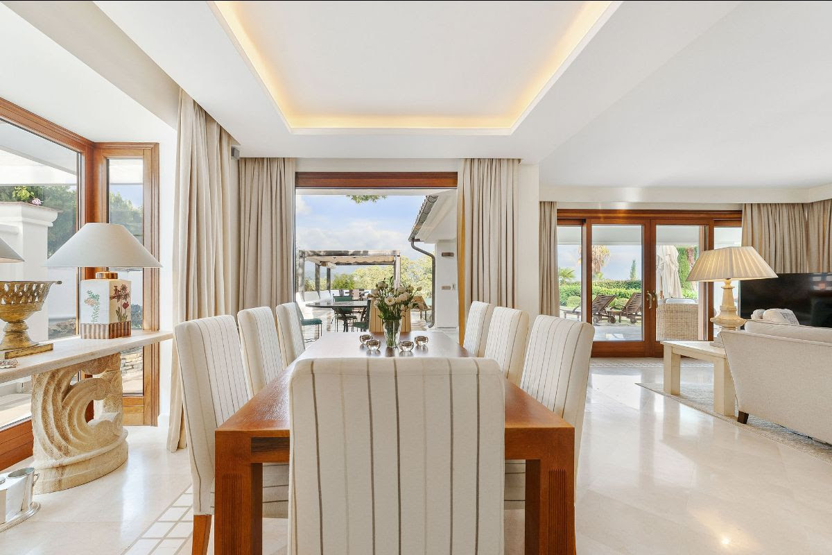Exklusive Villa in Bestlage mit Panoramablick & direktem Golfzugang
