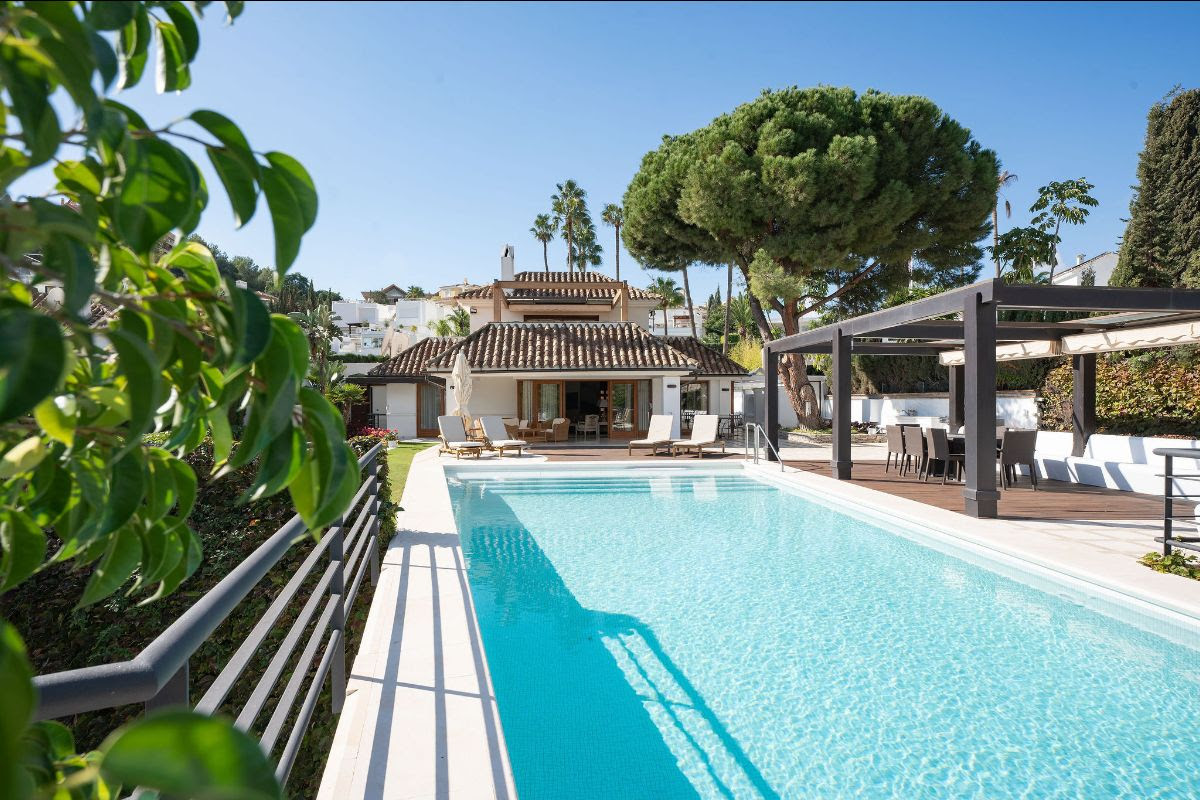 Exklusive Villa in Bestlage mit Panoramablick & direktem Golfzugang