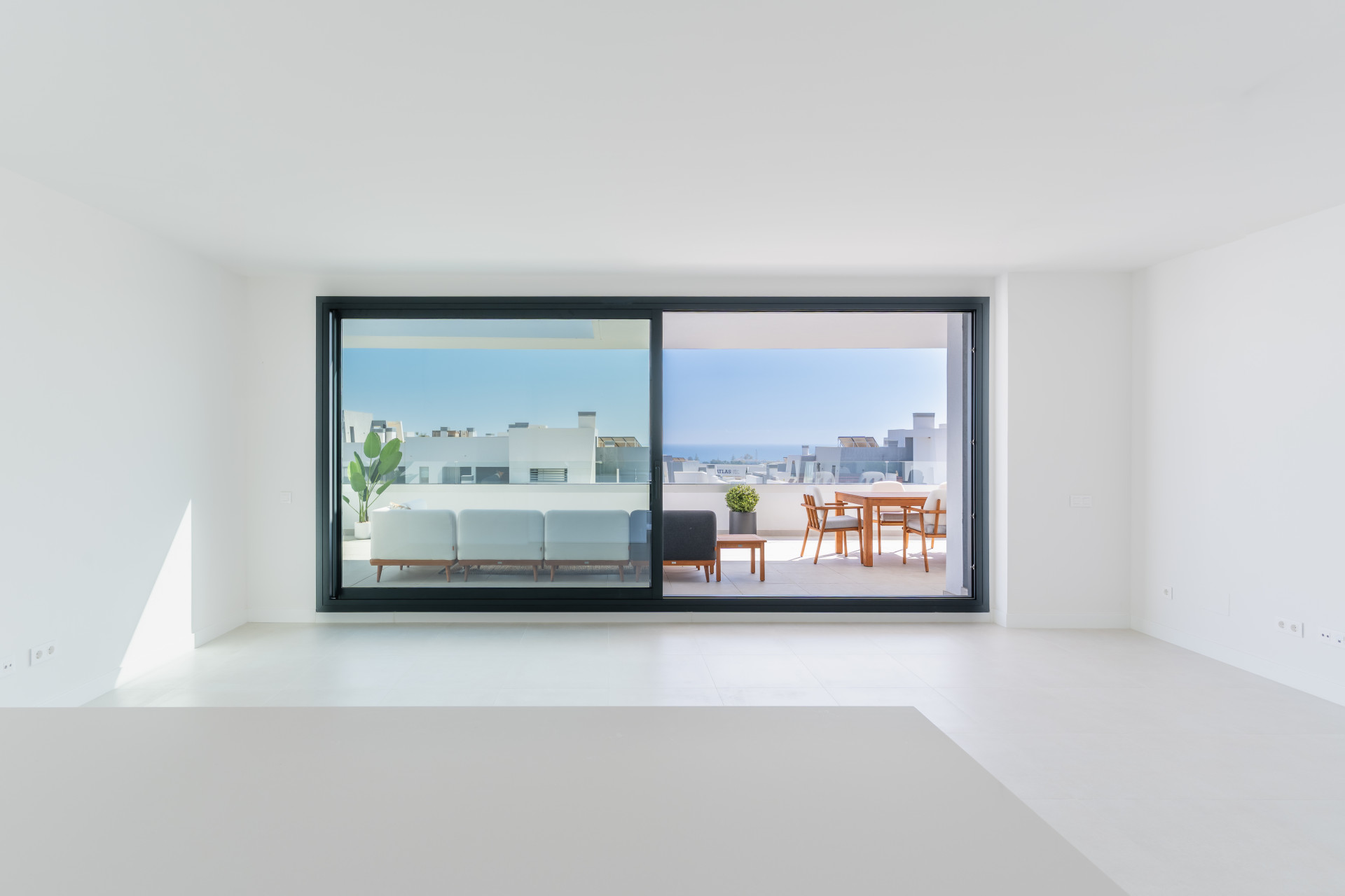 Lichtdurchflutetes Designer-Penthouse mit Meerblick und Resort-Lifestyle