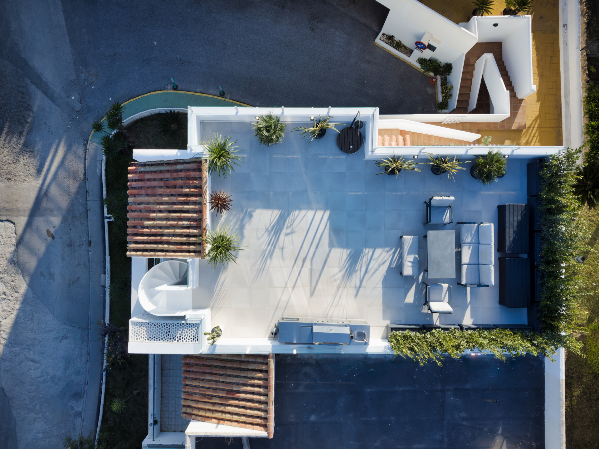 Modernes Penthouse mit Dachterrasse und Meerblick in Nueva Andalucía