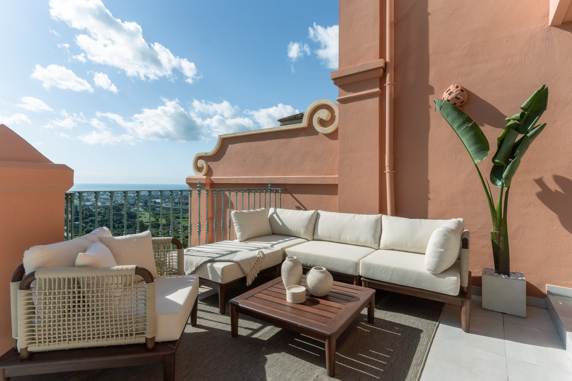 Zeitlose Eleganz mit Meerblick – Stilvolles Duplex in La Quinta