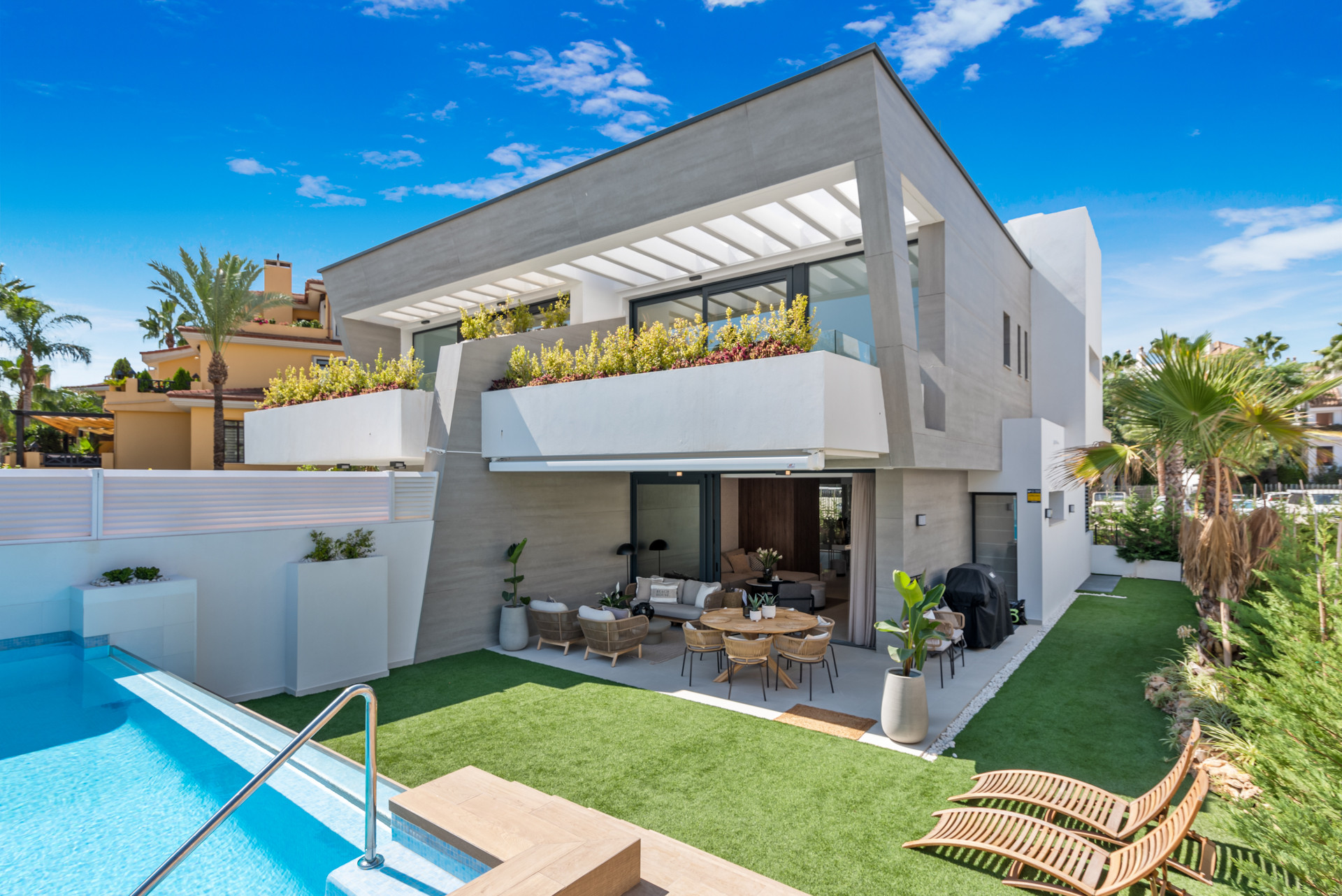 Luxuriöses Stadthaus in Banus Bay – Wohnen auf höchstem Niveau nahe dem Strand