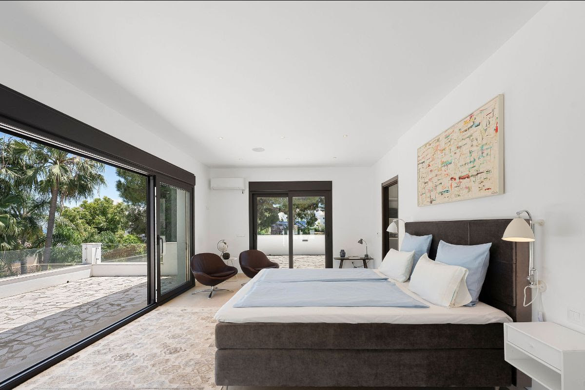 Moderne Villa mit Panoramablick in Toplage von Nueva Andalucía