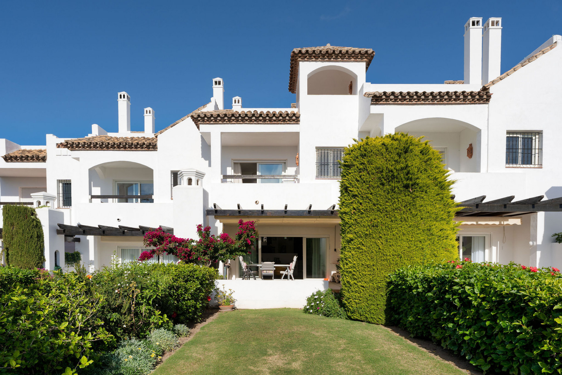 Frontline Golf Stadthaus mit Blick & Solarium in Last Green, Nueva Andalucia