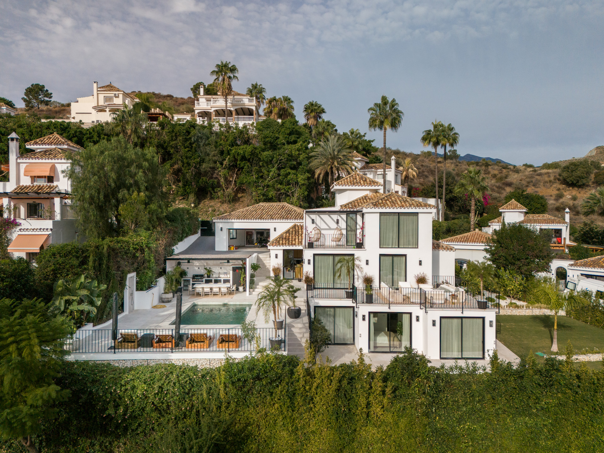 Zeitlose, elegante und moderne Architektur im Golf Valley von Nueva Andalucía