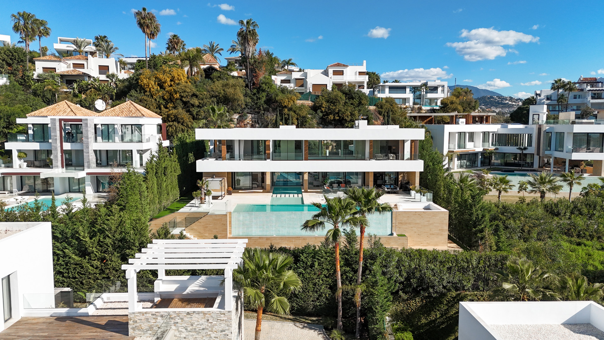 Exklusive Villa mit Meerblick in La Alquería, Benahavís