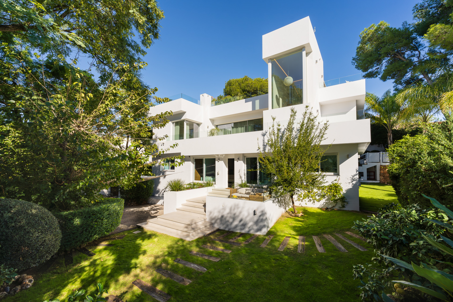 Luxuriöse Villa in Bestlage von Nueva Andalucía – Eleganz trifft auf zeitgemäßen Wohnkomfort