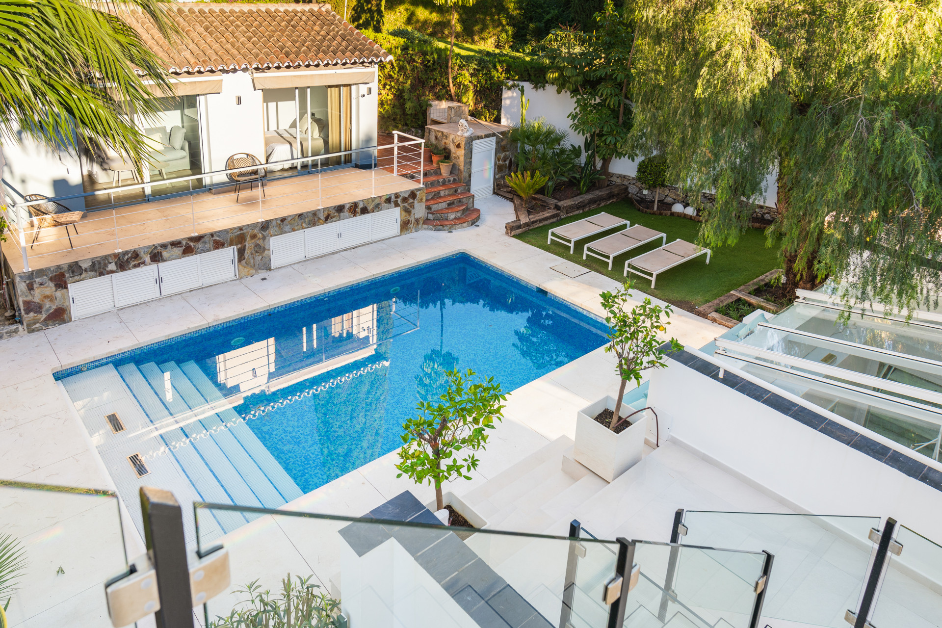 Luxuriöse Villa in Bestlage von Nueva Andalucía – Eleganz trifft auf zeitgemäßen Wohnkomfort
