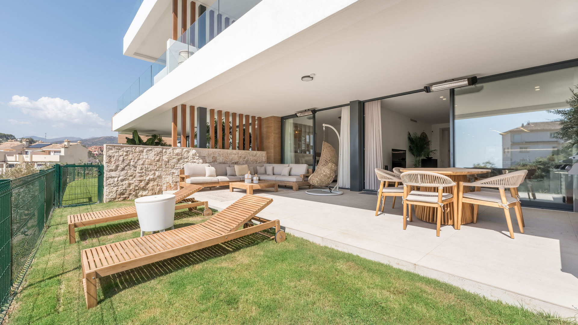 Luxuriöses Apartment Venere in Marbella: Modernes Küstenleben in Artola Alta