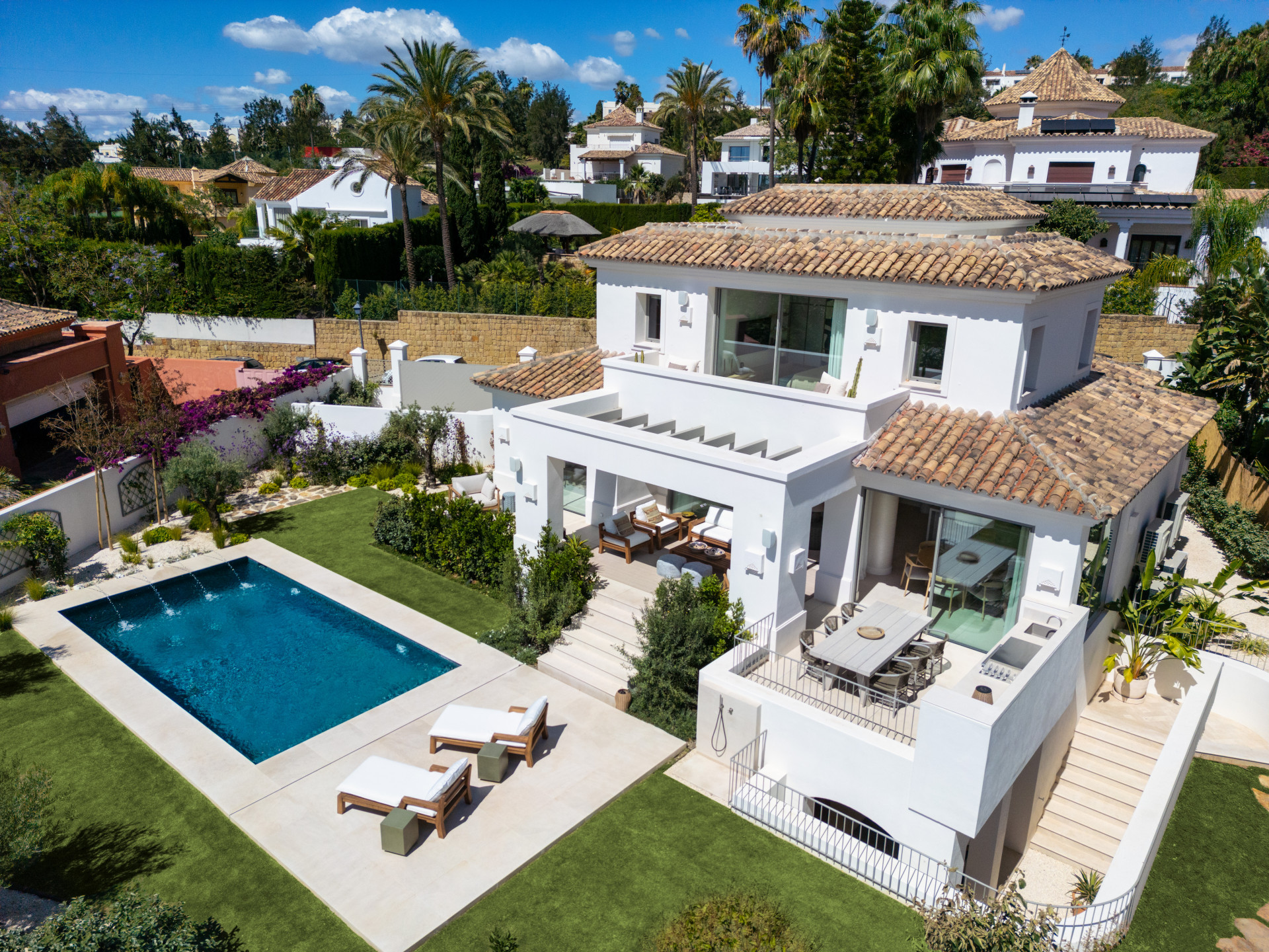 Luxuriöse, vollständig renovierte Villa in La Quinta mit atemberaubendem Bergblick und erstklassigen Annehmlichkeiten.