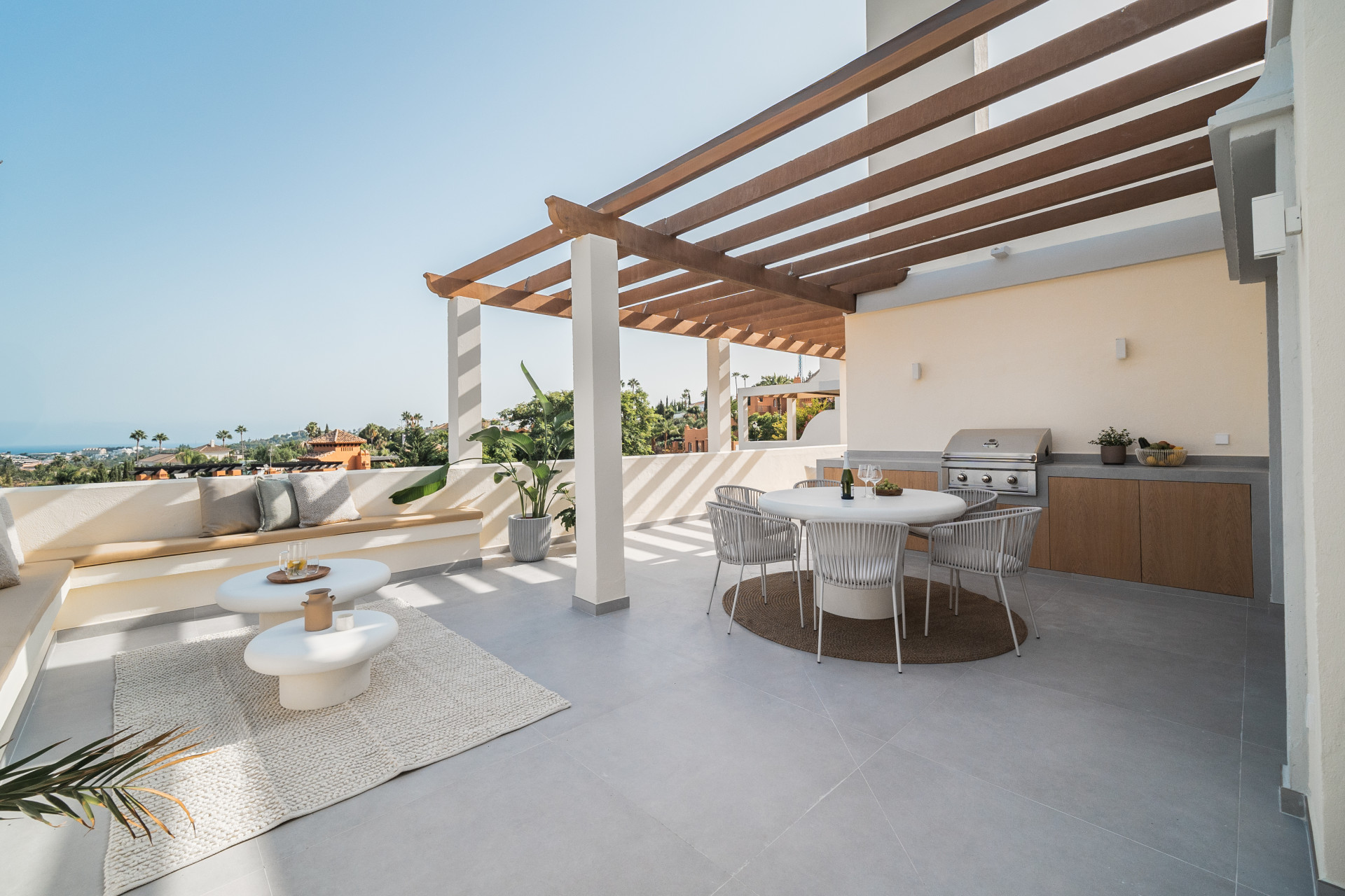 Duplex-Penthouse vereint mit großzügigen Wohnbereichen sowie einer beeindruckenden großen Terrasse mit tollem Ausblick