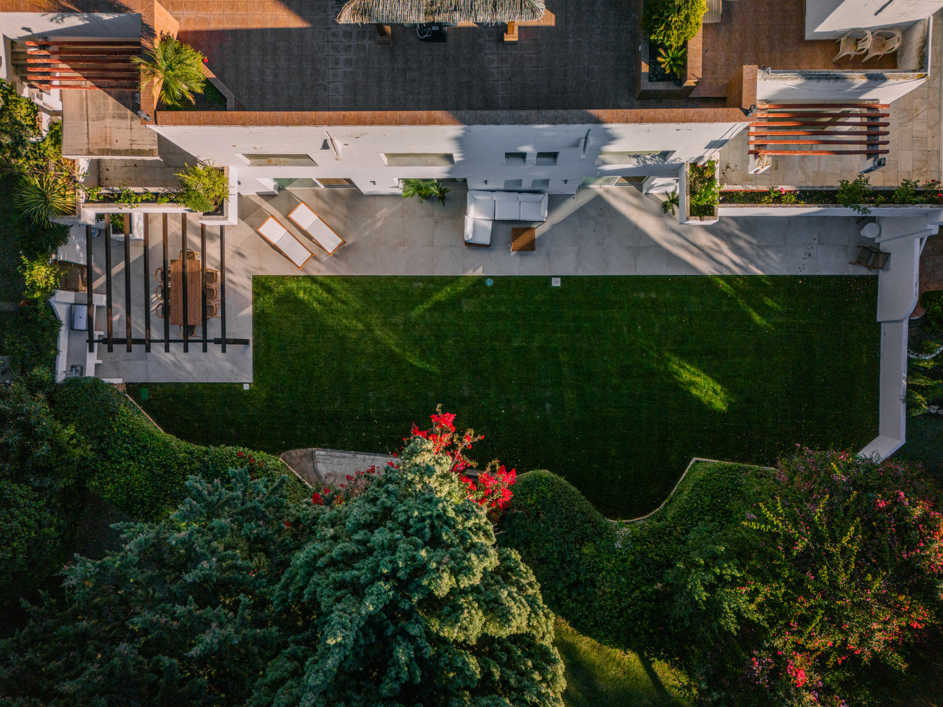 Luxuriöses Erdgeschoss-Apartment mit grossem Garten auf der renommierten Golden Mile von Marbella