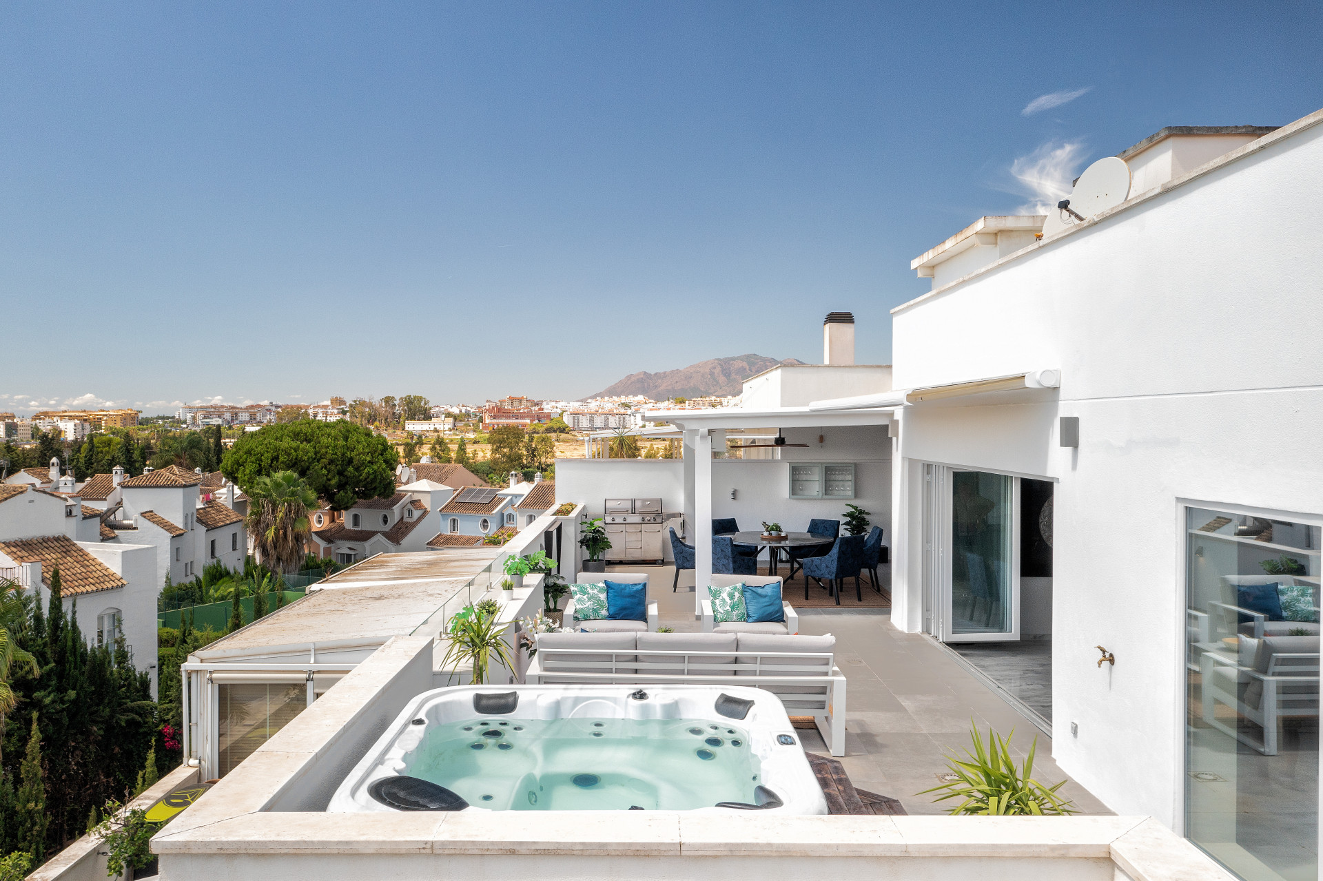 Exklusives Penthouse mit unvergleichlicher Aussicht in Top-Lage nahe Puerto Banús