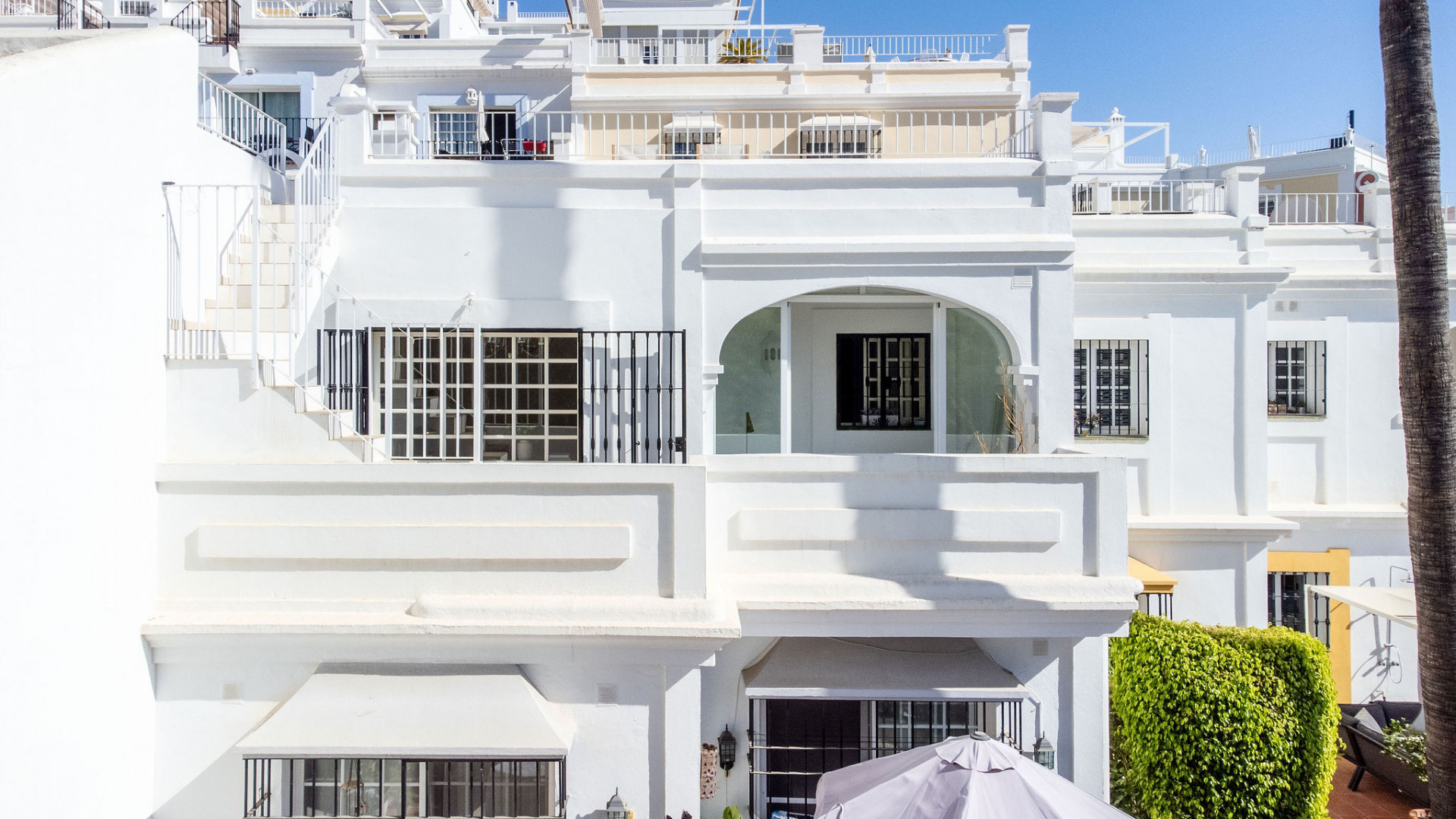 Elegante und gemütliche Wohnung mit Dachterrasse in der beliebten Urbanisation Aloha Pueblo