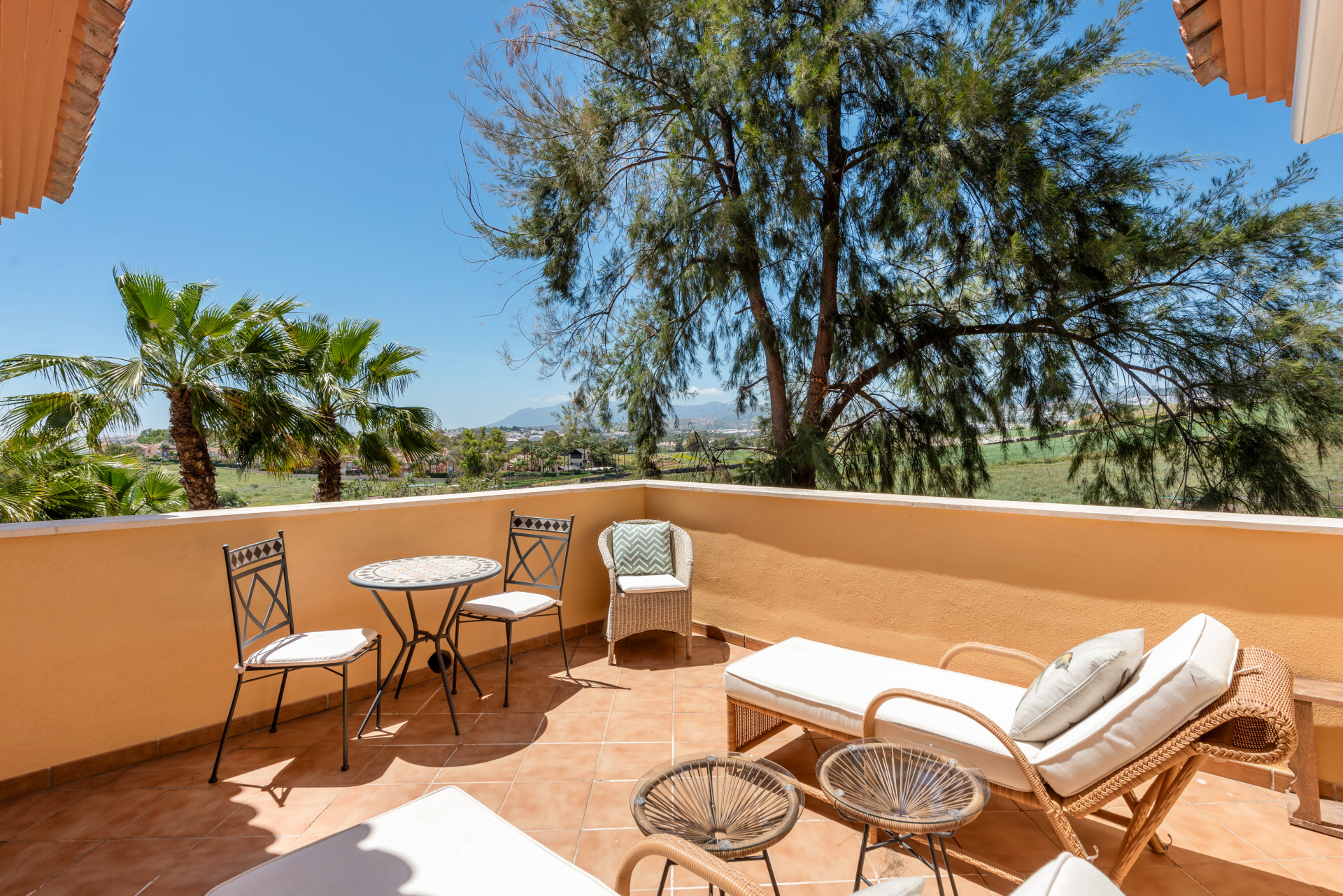 Wunderschönes Apartment in grüner und ruhiger Urbanisation, mit großzügig, südwestlich ausgerichteter Terrasse