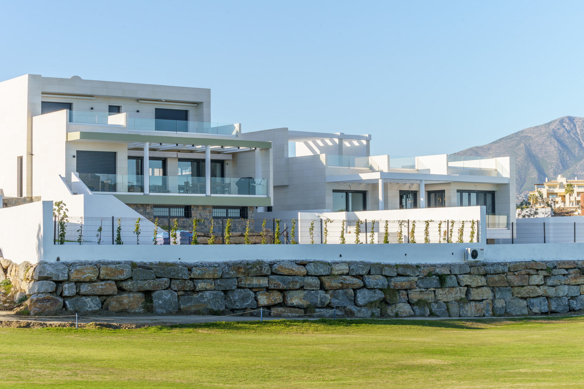 LAST 2 VILLAS AVAILABLE: Exclusive Front Line Golf Villas on the Costa del Sol