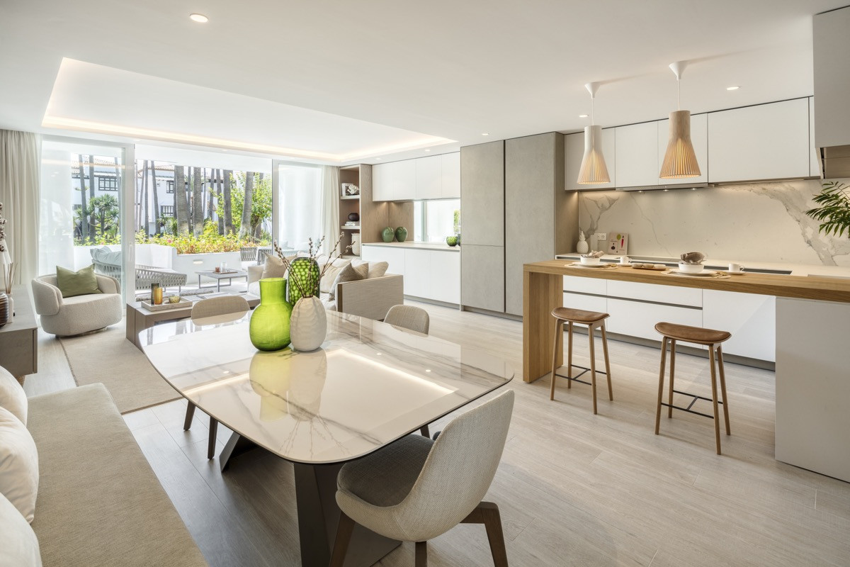 Modern Luxury Living: Ground-Floor Retreat in The Puente Romano Resort on Marbella´s Golden Mile