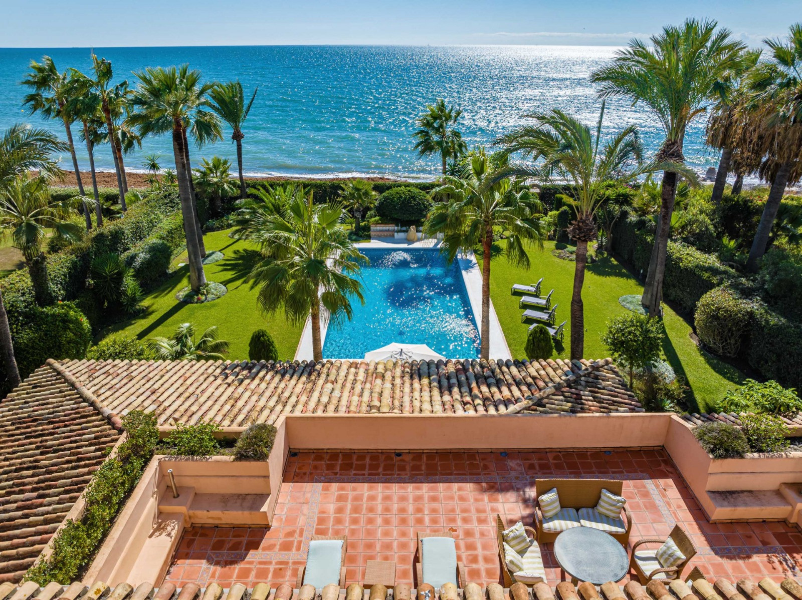 Seaside Paradise: Luxurious Property with Private Sea Access
