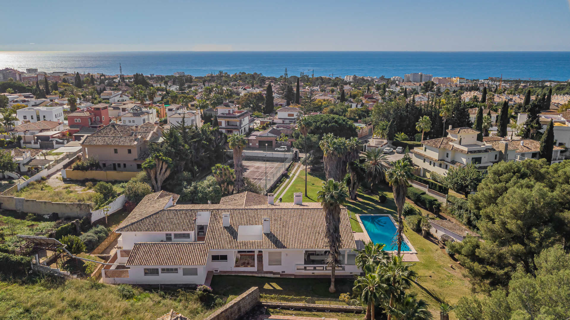 Exceptional Estate with Panoramic Views in La Montua, Marbella