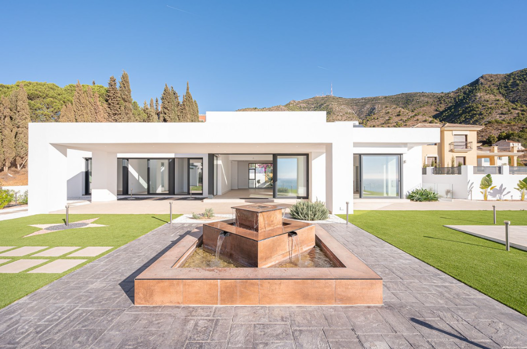 Modern Villa with Panoramic Sea & Mountain Views!