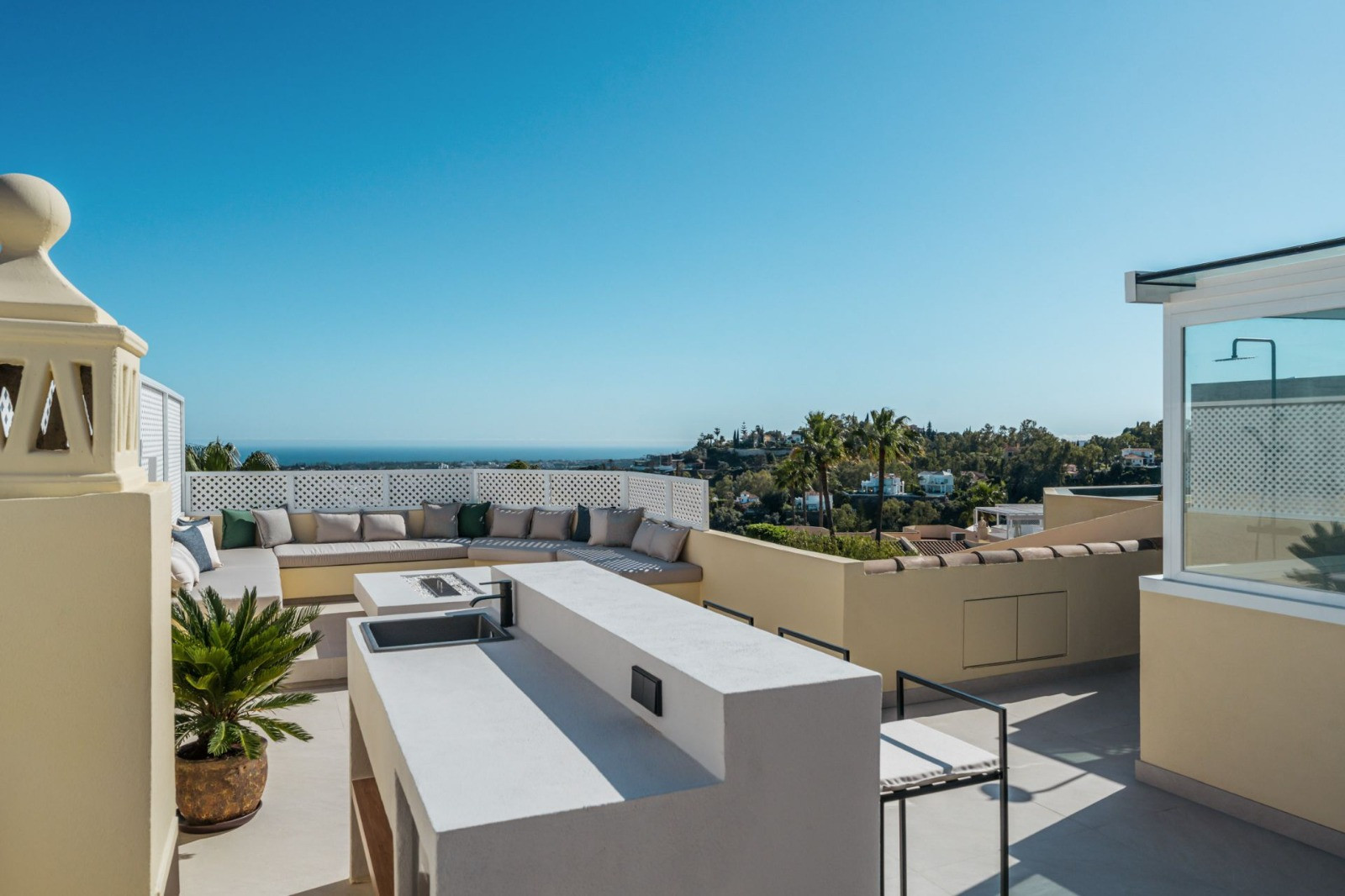 Elegant Townhouse with Panoramic Views in La Quinta Hills, Benahavís