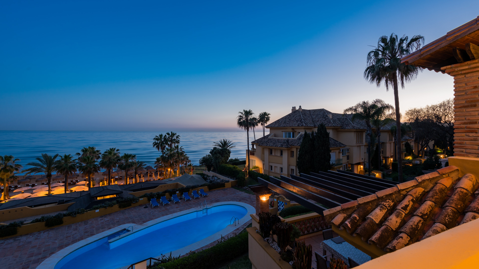 Luxurious Duplex Penthouse with Breathtaking Sea Views and Prime Beachfront Location in Marbella