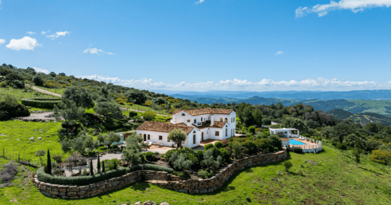 Charming Country Villa with Guest Annex and Panoramic Views – Estepona, Málaga