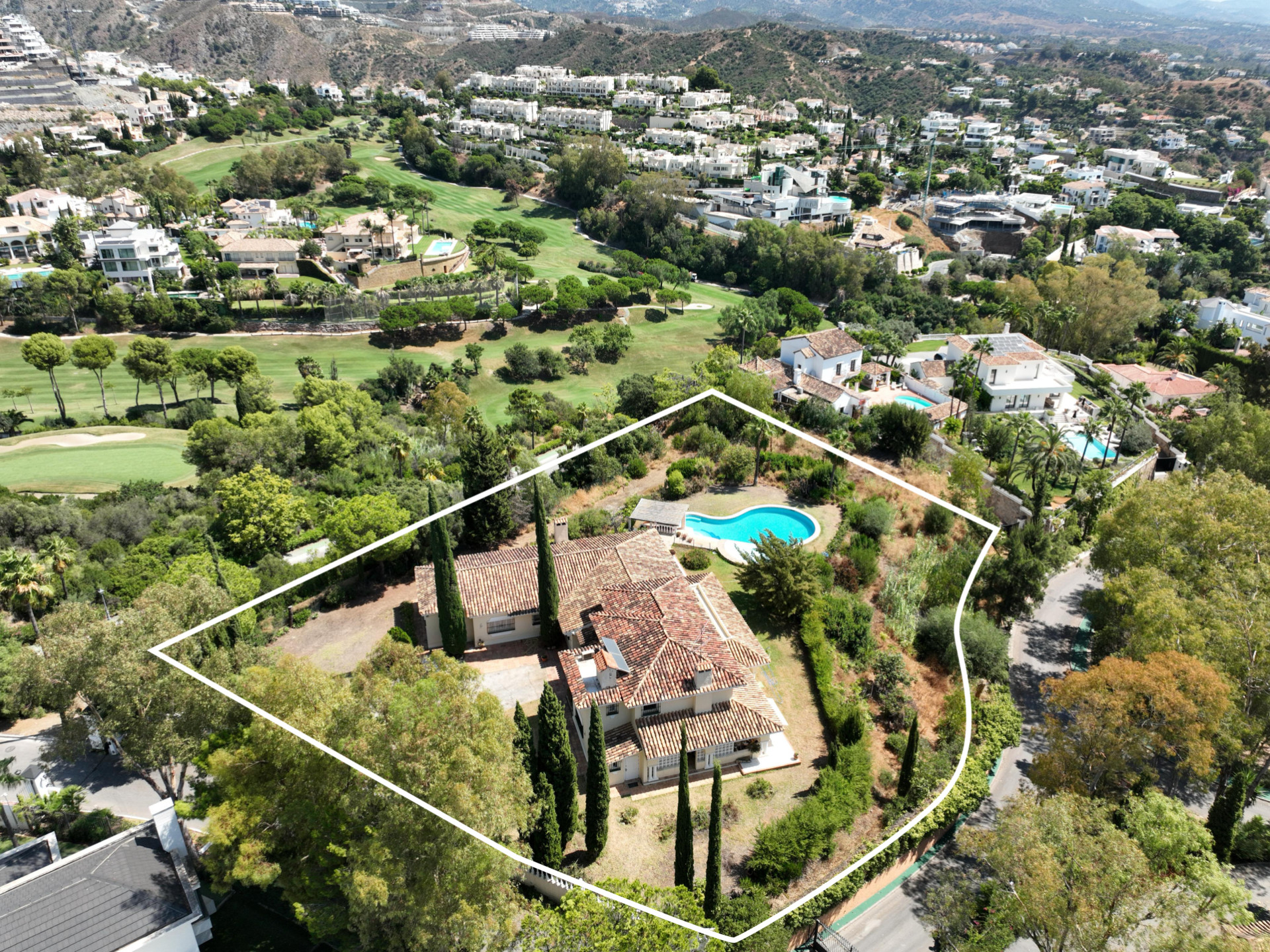 INVESTMENT OPPORTUNITY!! A Unique Development Opportunity in the Prestigious El Herrojo Enclave