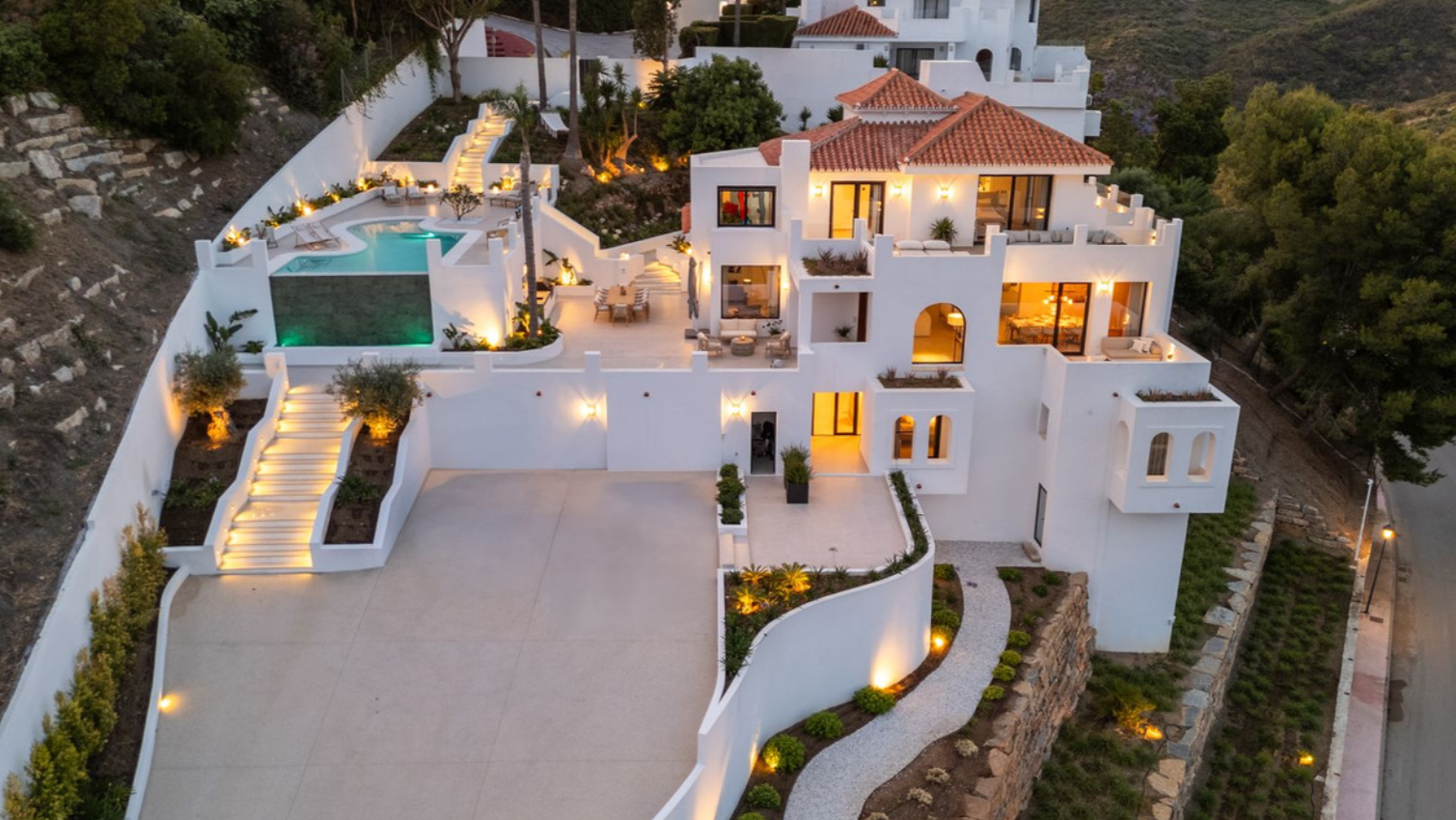 Mediterranean Masterpiece with Breathtaking Panoramic Views over Marbella