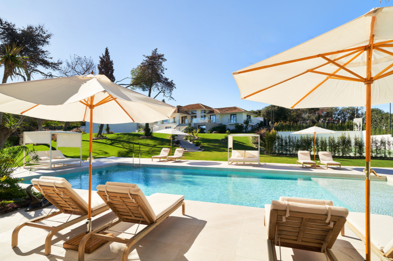 Elegant Contemporary Estate with Private Pool and Tennis Court near Marbella