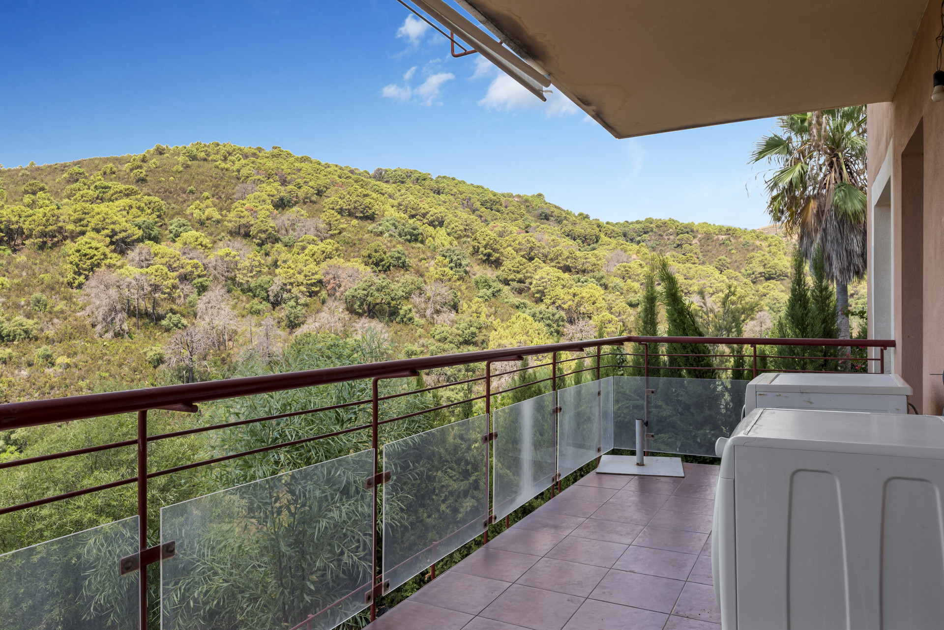 Spacious Southwest-Facing Home with Mountain Views & Generous Terrace Near Forests