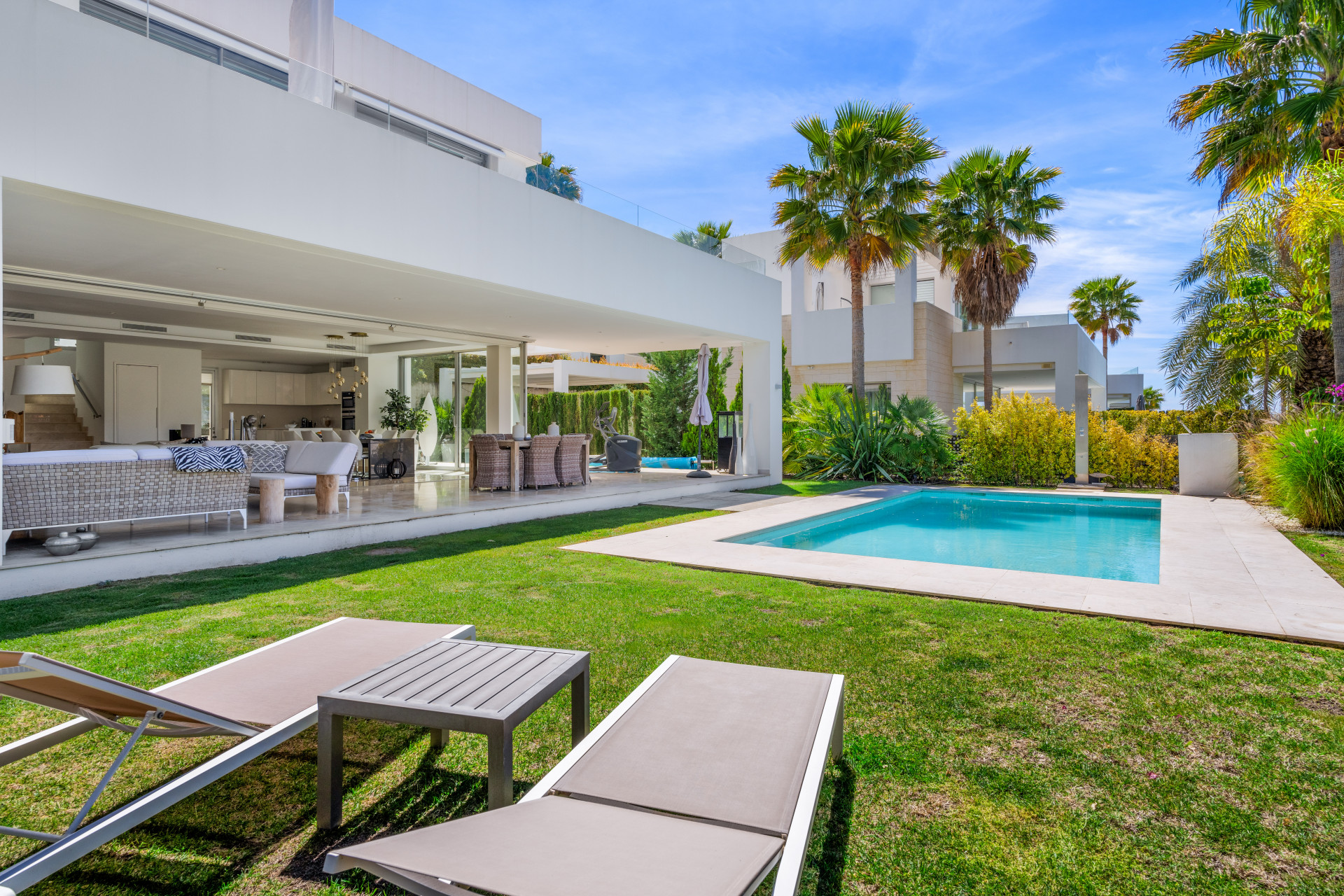 Modern Elegance in the Heart of Nature – 3-Bedroom Villa in Finca de Marbella