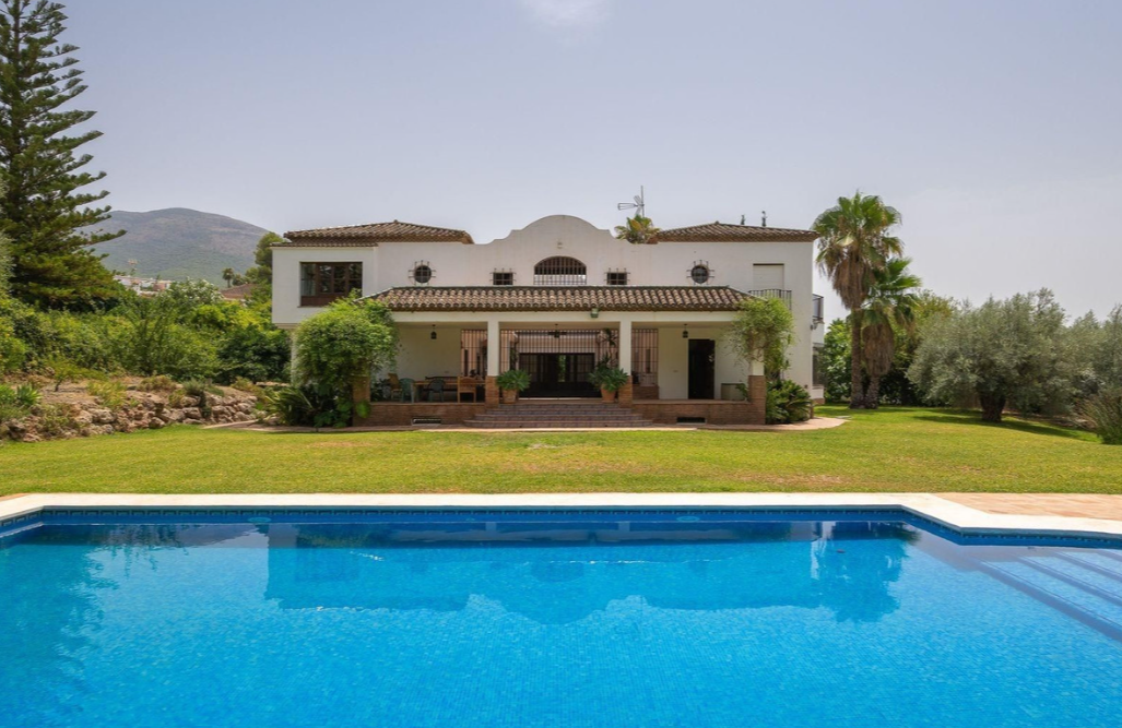 Grand Andalusian Country Villa for Sale in Alhaurín el Grande, Málaga – 6 Bedrooms, Private Pool & 2,730 m² Plot