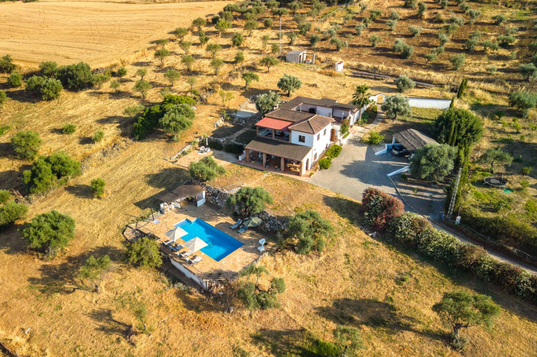Luxury Andalusian Finca with Tourist Rental Licence, Private Pool & Mountain Views in Coín