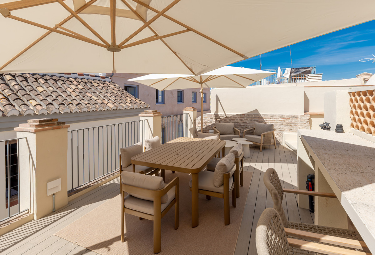 Luxury 3-Bedroom Penthouse with Private Pool & Rooftop Terrace for Sale in Málaga Historic Centre